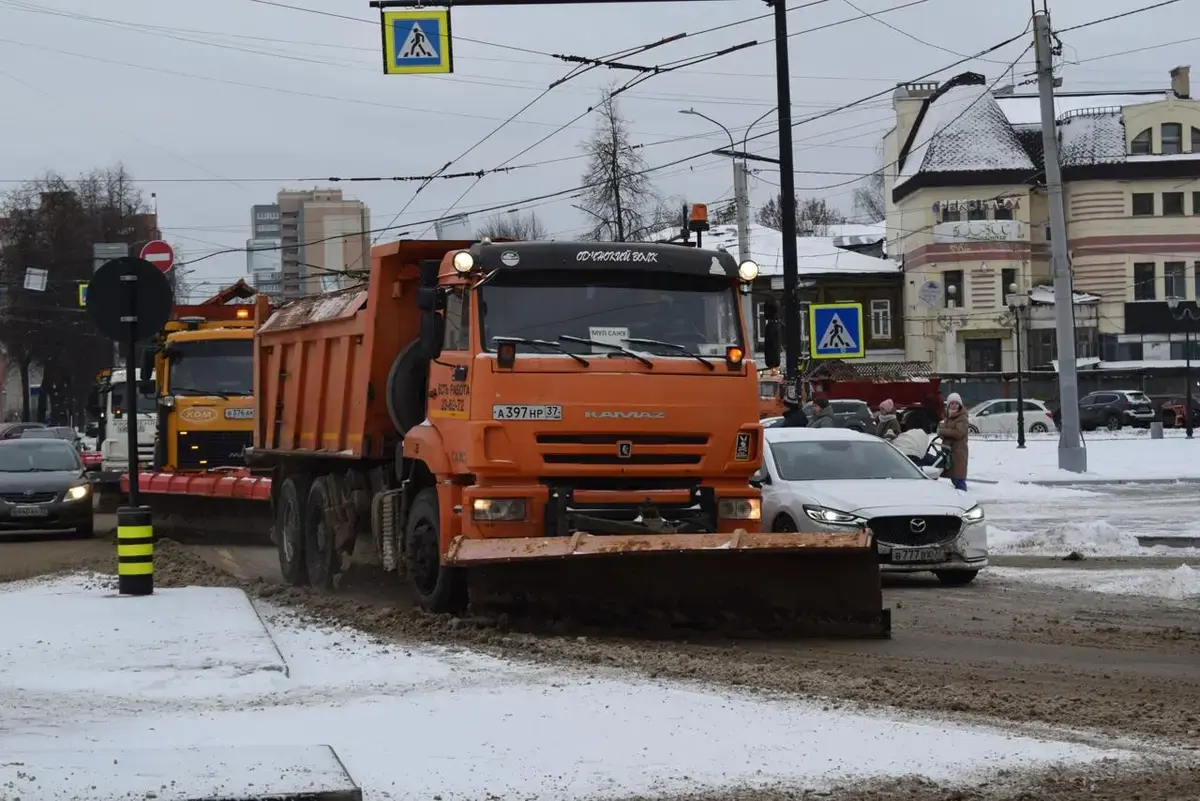 В Иванове в ночь на 20 марта улицы убирали 52 дорожные машины