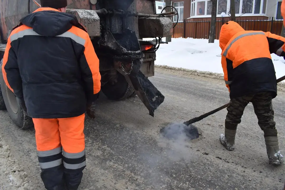 В Иванове в ночь на 21 марта ямочный ремонт прошел на улицах Полка 