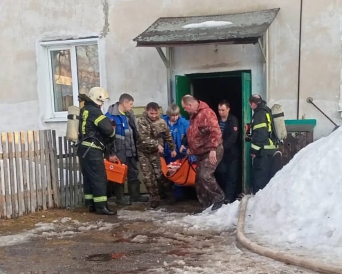 В Майдакове Палехского района из загоревшегося дома пожарные вынесли  неосторожного курильщика