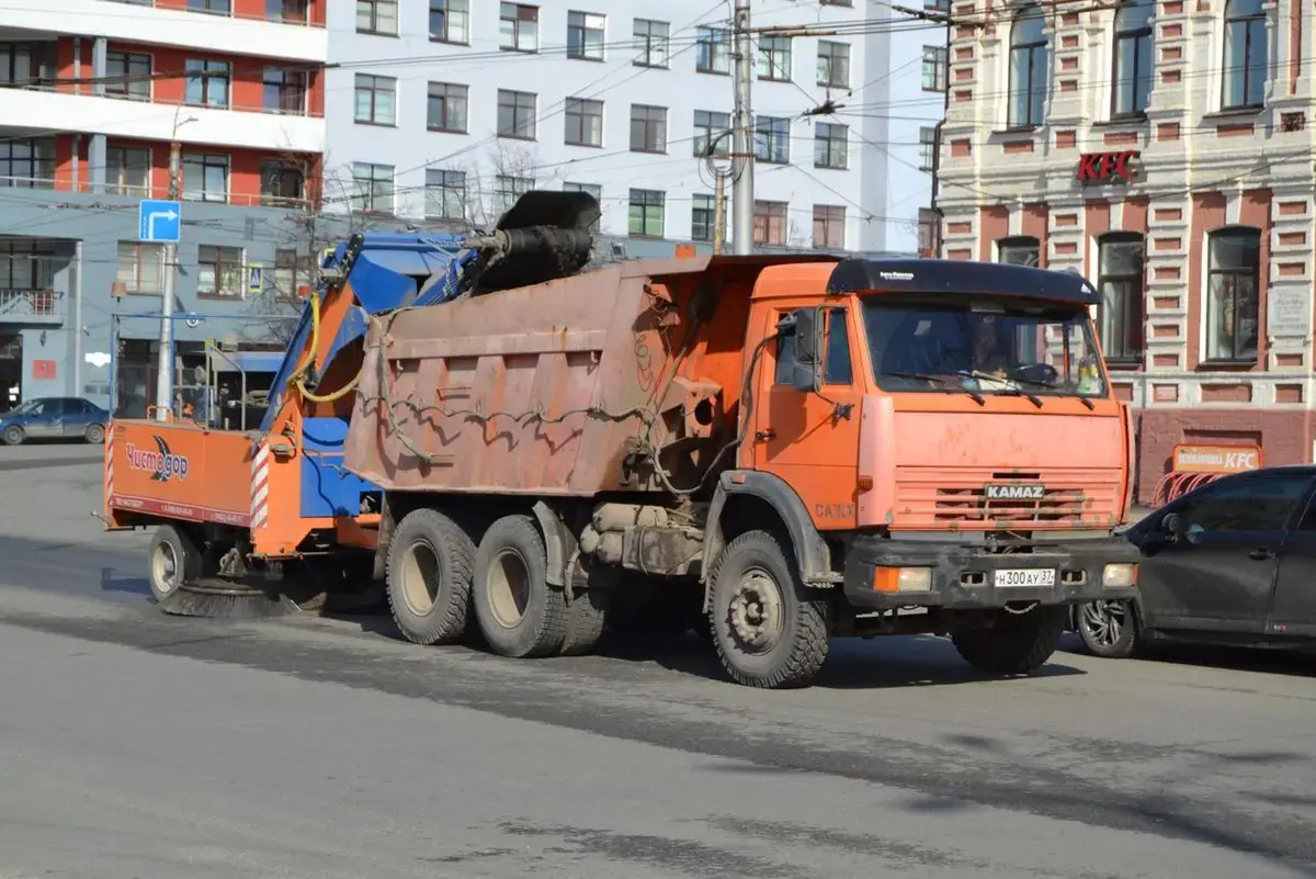 Днем 28 марта в Иванове расчищать городские дороги будут 85 дорожных рабочих