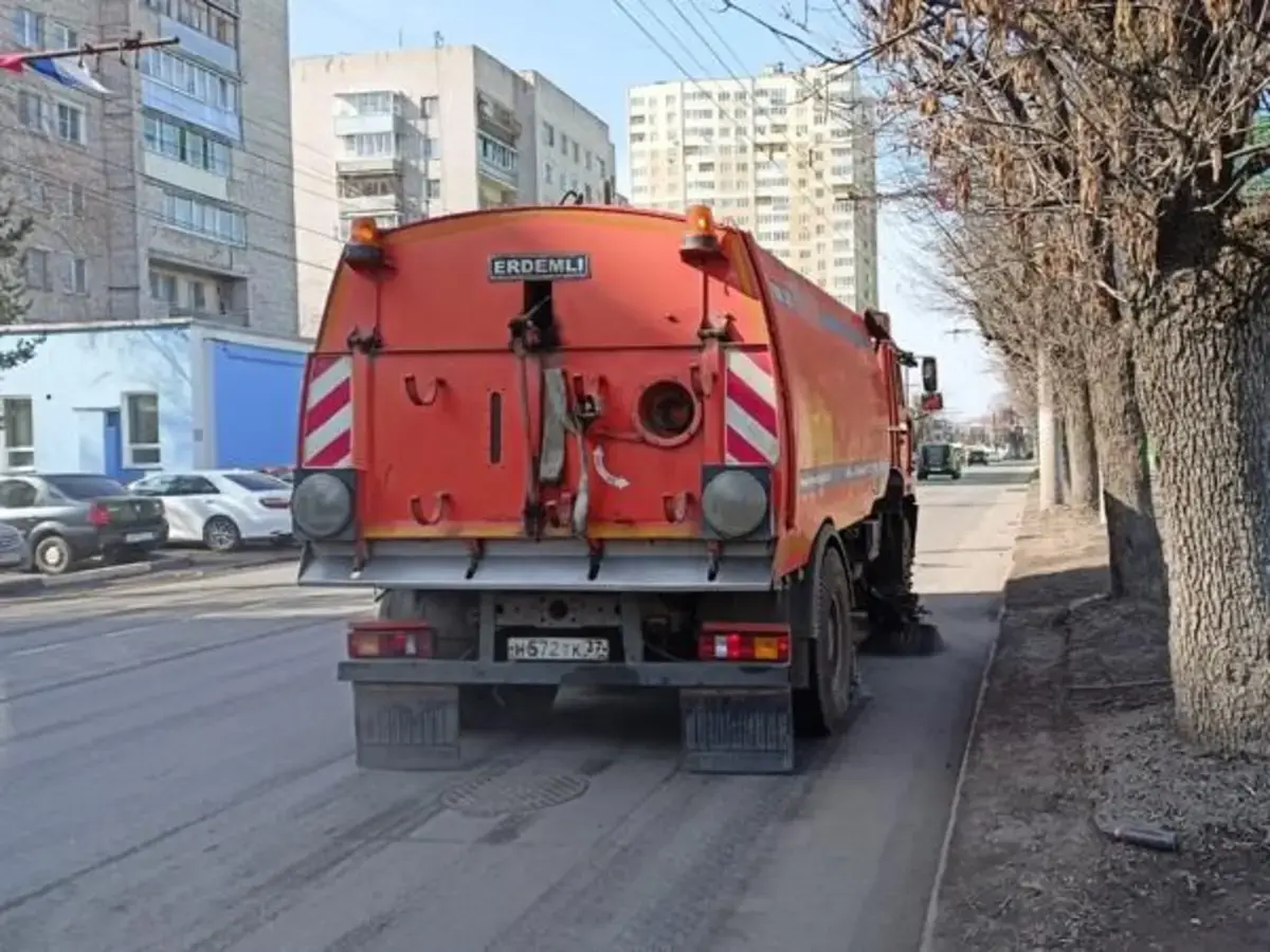 В Иванове ночью 20 единиц спецтехники убирали городские улицы