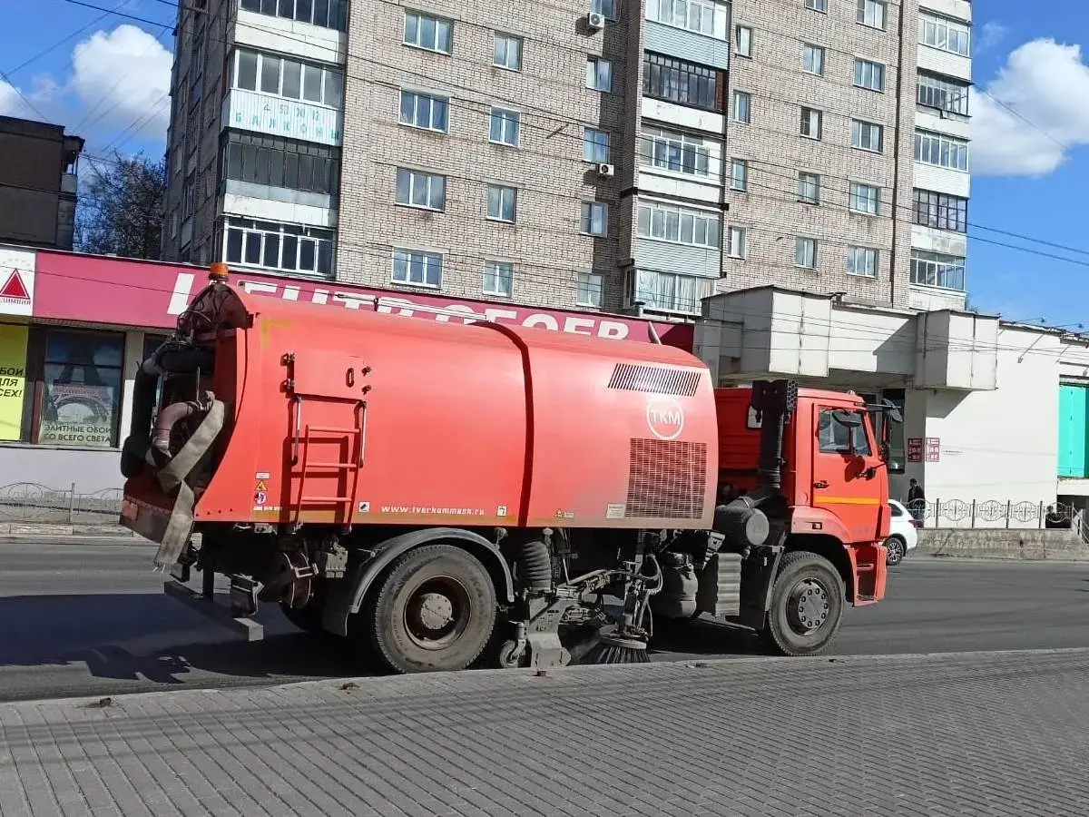 Днем 24 апреля в Иванове расчищать городские дороги будут 98 дорожных  рабочих