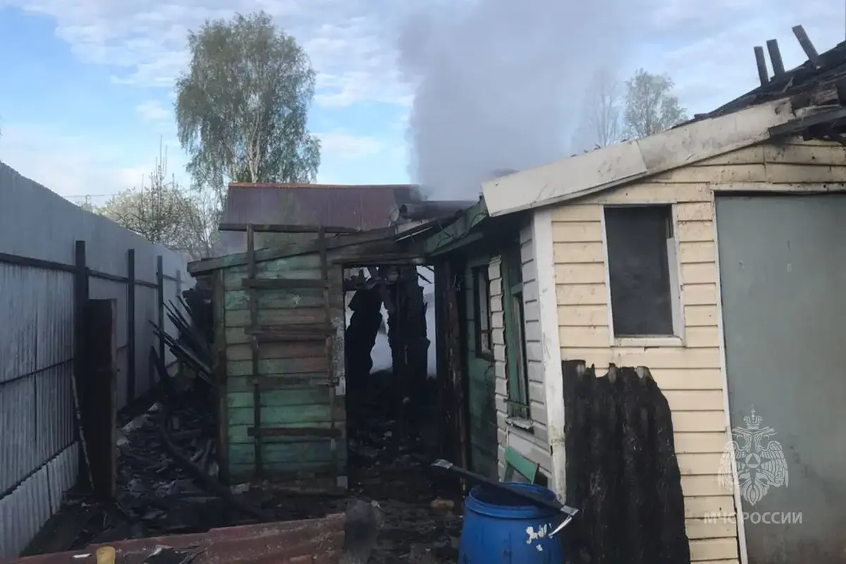 В Иванове в загоревшемся частном доме погиб мужчина, еще одного  пострадавшего спасли пожарные