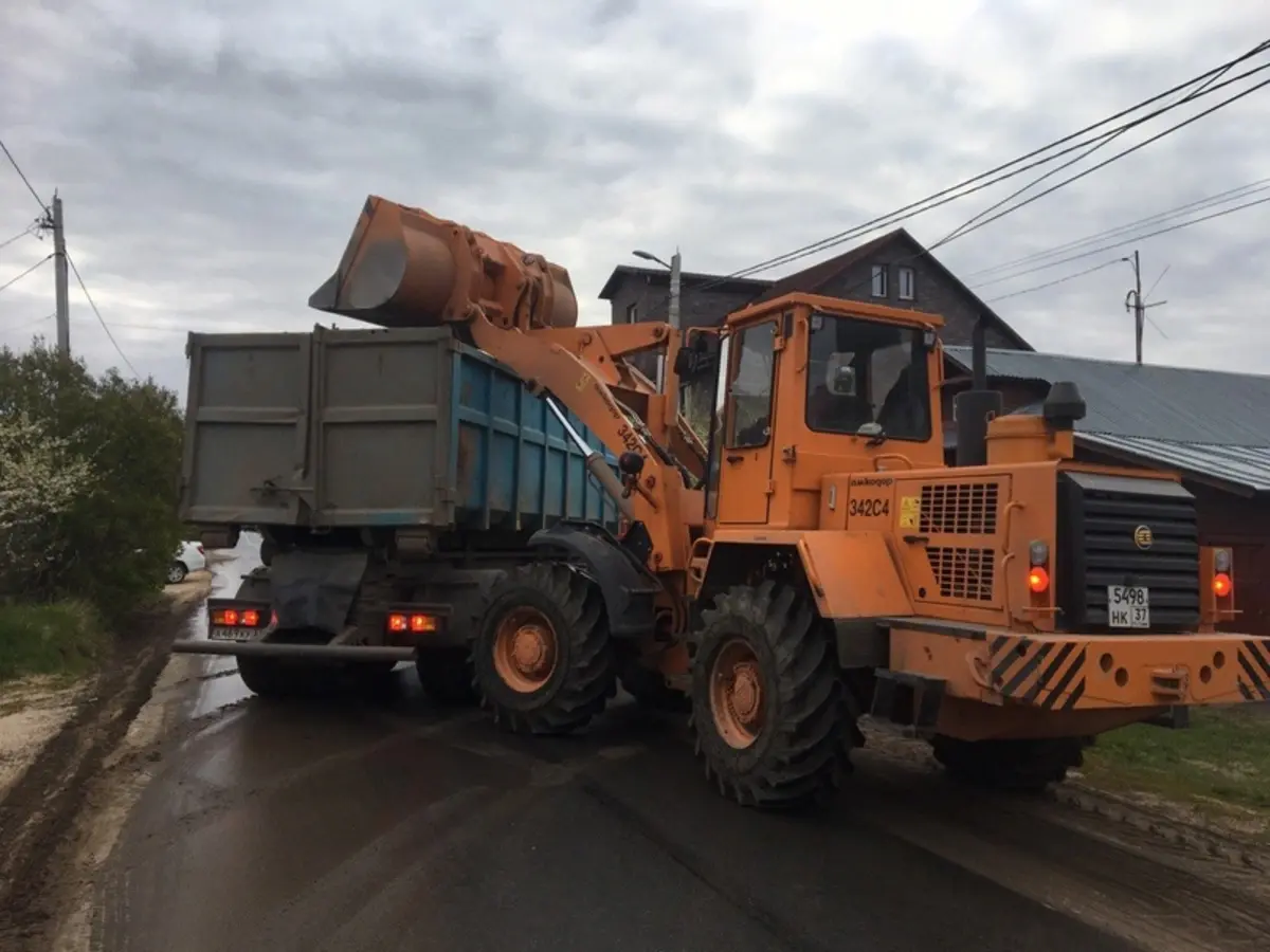 Днем 17 мая в Иванове расчищать городские дороги будут 96 дорожных рабочих