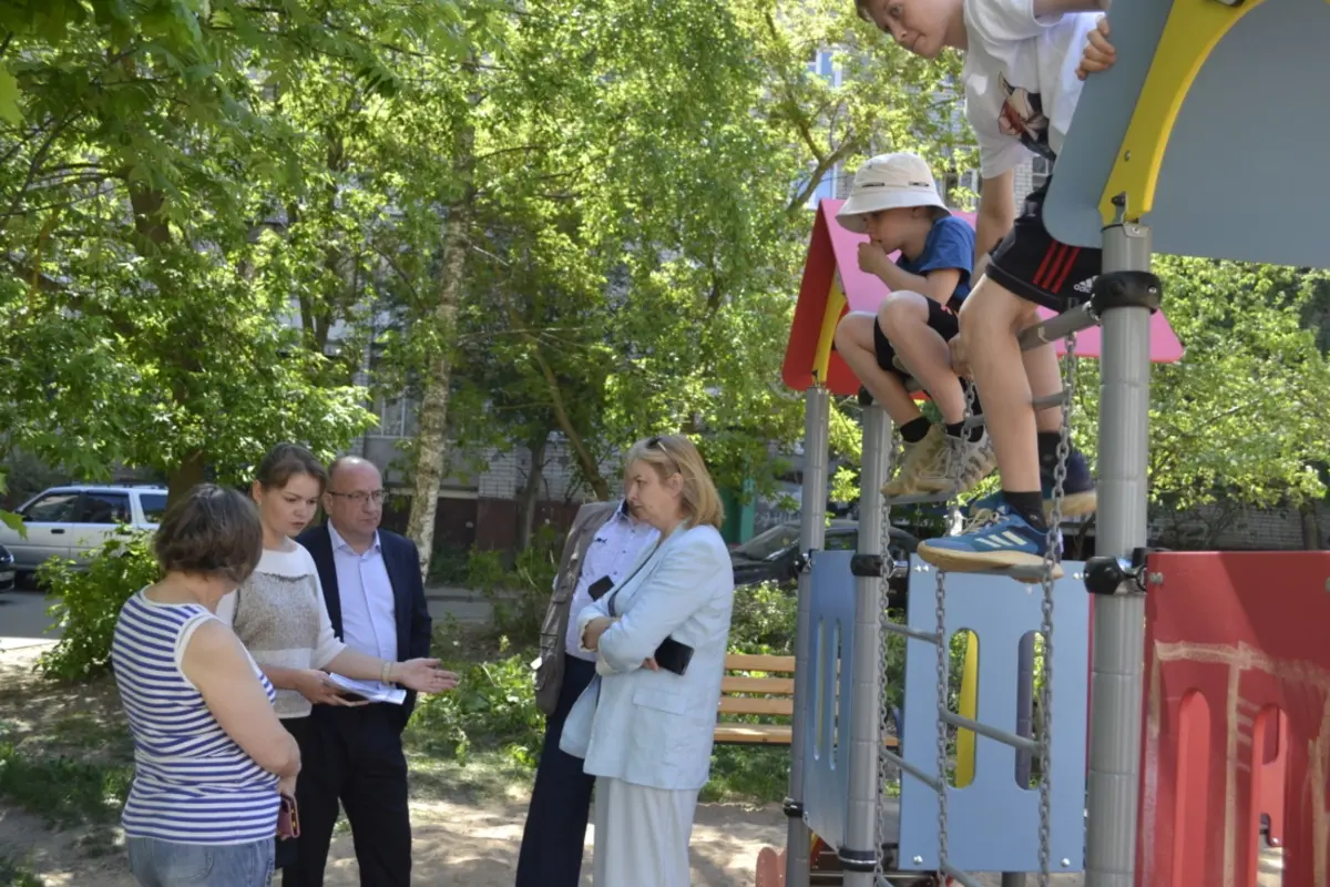 На улице Наговицыной-Икрянистовой в Иванове благоустроили детскую площадку