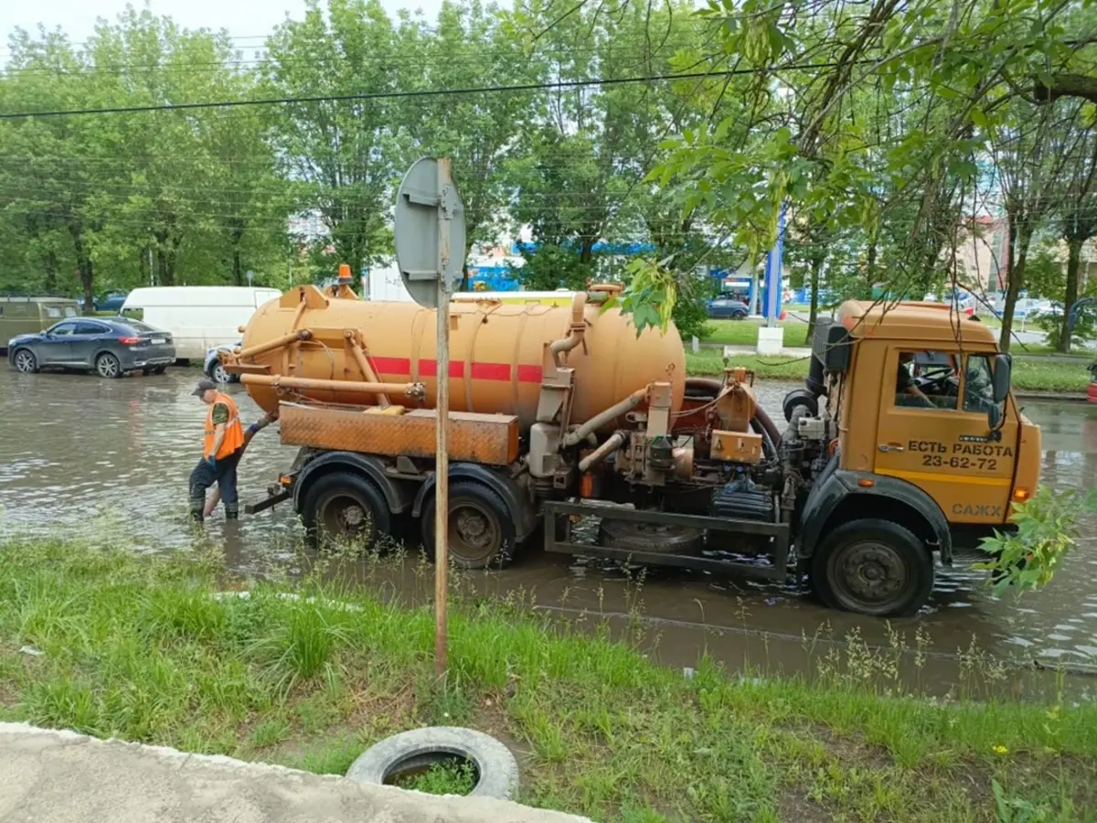 Городские службы в Иванове устраняют последствия подтоплений после ночного  ливня