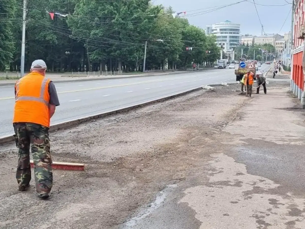 Днем 18 июня в Иванове убирать улицы будут 79 дорожных рабочих