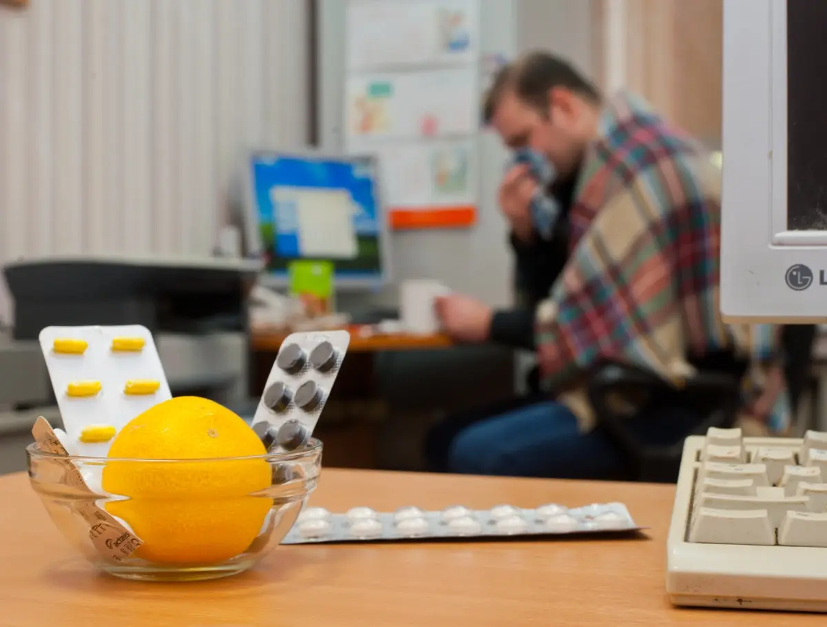 Инфекционист Сергей Машин рассказал, чем опасен штамм коронавируса "Стратус"