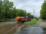 На улице Шубиных в Иванове откачивают дождевую воду