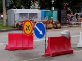 В Кинешме продолжается выравнивание обочин дорог без бордюров