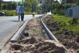 На улице Митрофановской Иванове выкладывают бордюр 