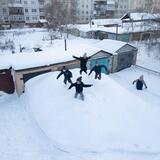 Ребенок получил тяжелые травмы при прыжке в сугроб