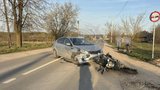 Мотоциклист без прав сломал ногу в аварии с легковушкой в Тейкове 