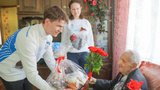 В Ивановской области поздравляют ветеранов Великой Отечественной войны с наступающим Днём Победы 