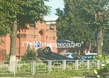 В Шуе у водонапорной башни перевернулась легковушка