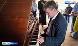 Губернатор Ивановской области преподал мастер-класс игры на рояе