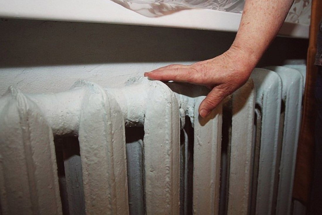 Отопление не включат москвичи переждут похолодание без теплых батарей