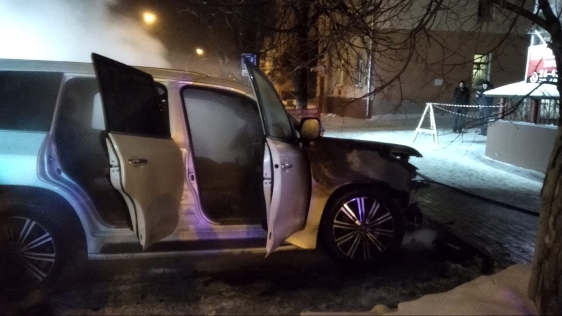 В Вологде арестованы предполагаемые поджигатели люксовой иномарки