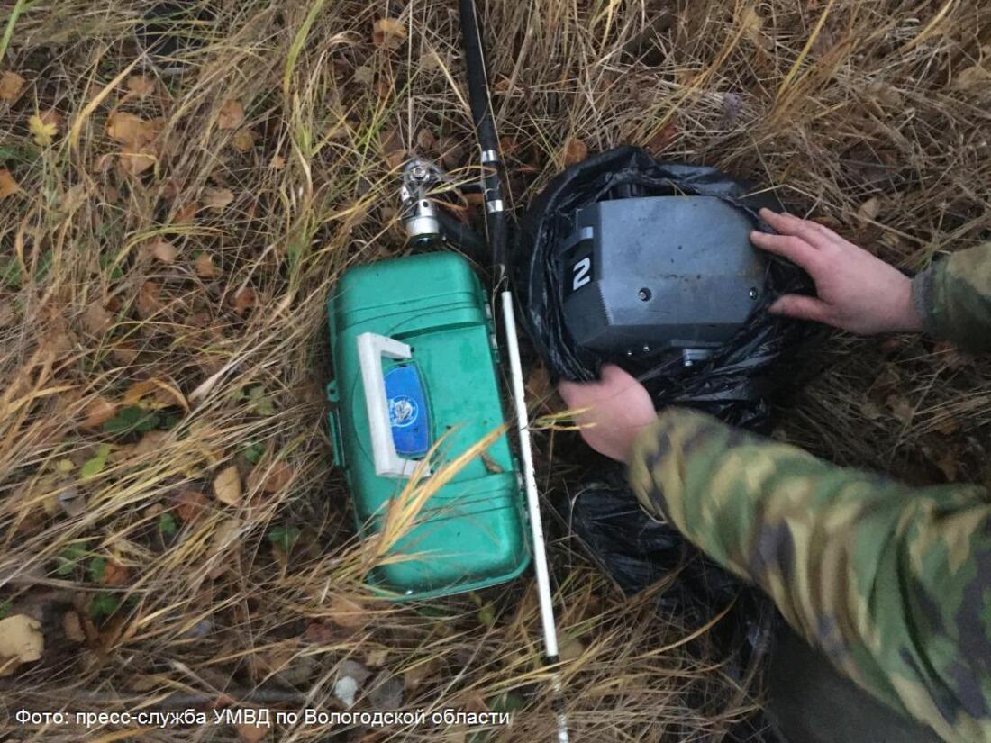В Вытегорском районе подросток вместе с приятелем украли лодочный мотор и спиннинги 