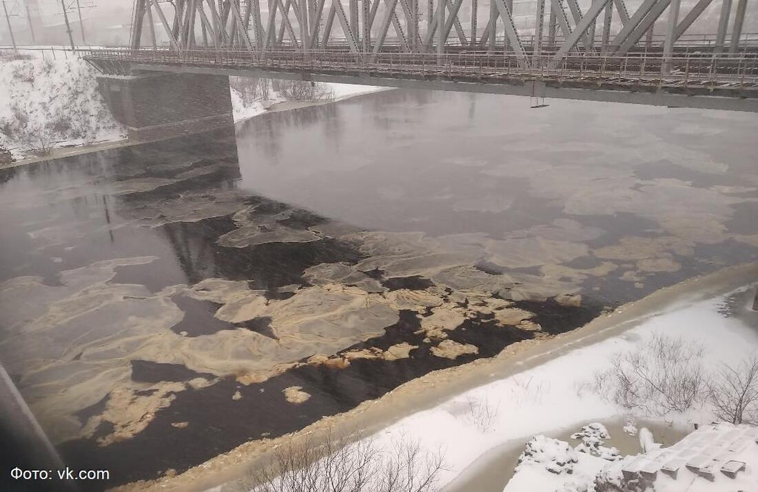 Вода в соколе. Река Сухона в Соколе. Река Сухона в Соколе Вологодской области. Река Сухона с загрязнением. Загрязнение Сухоны.