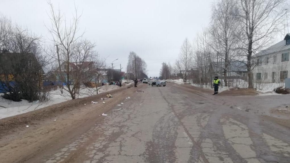 В Устюжне два автомобиля насмерть сбили пенсионерку