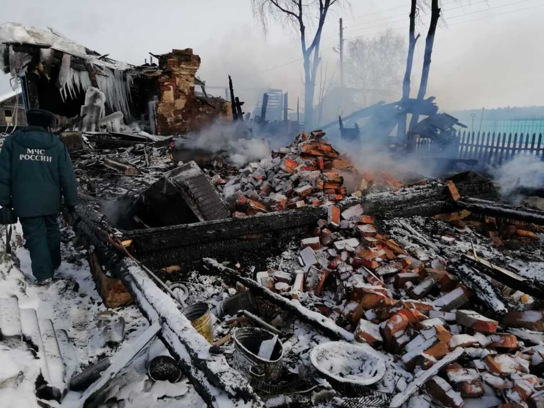 Два человека погибли при пожаре в Междуреченском районе