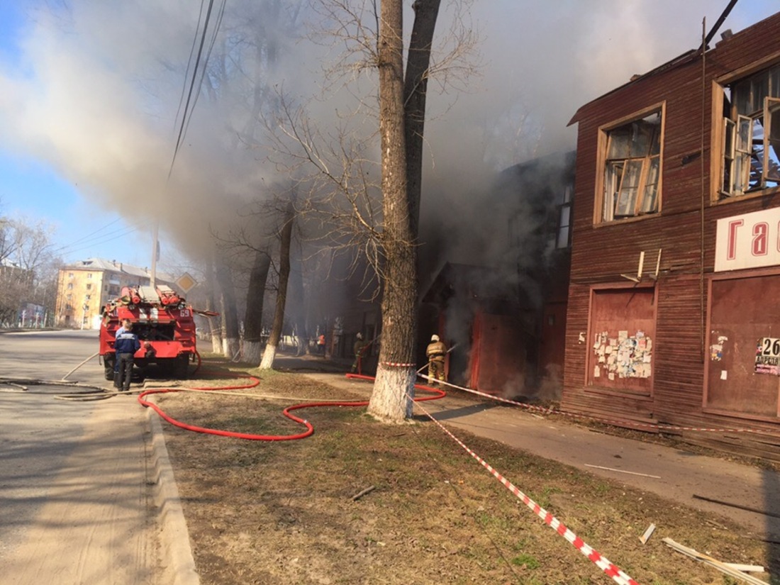 Погода в соколе вологодской. Пожар в Соколе. Сокол сгорел дом. Пожар на Соколе сейчас. Горящий дом на Соколе.