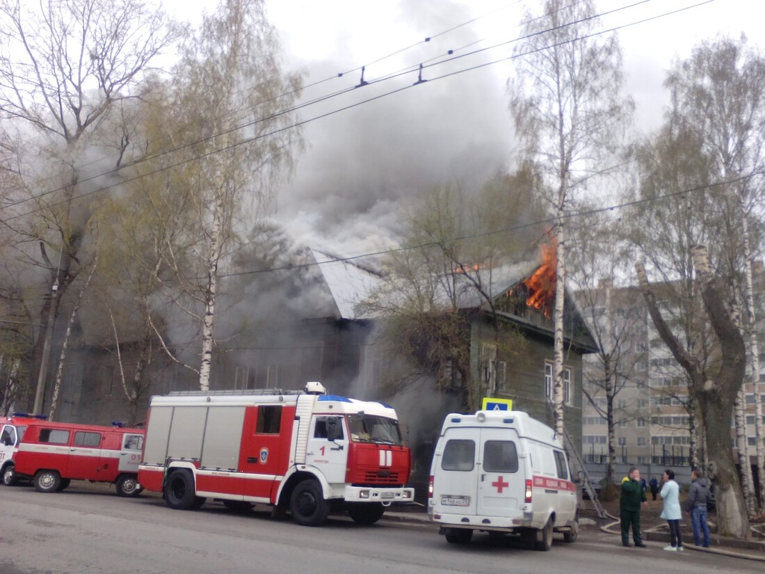 В Вологде горит жилой многоквартирный дом