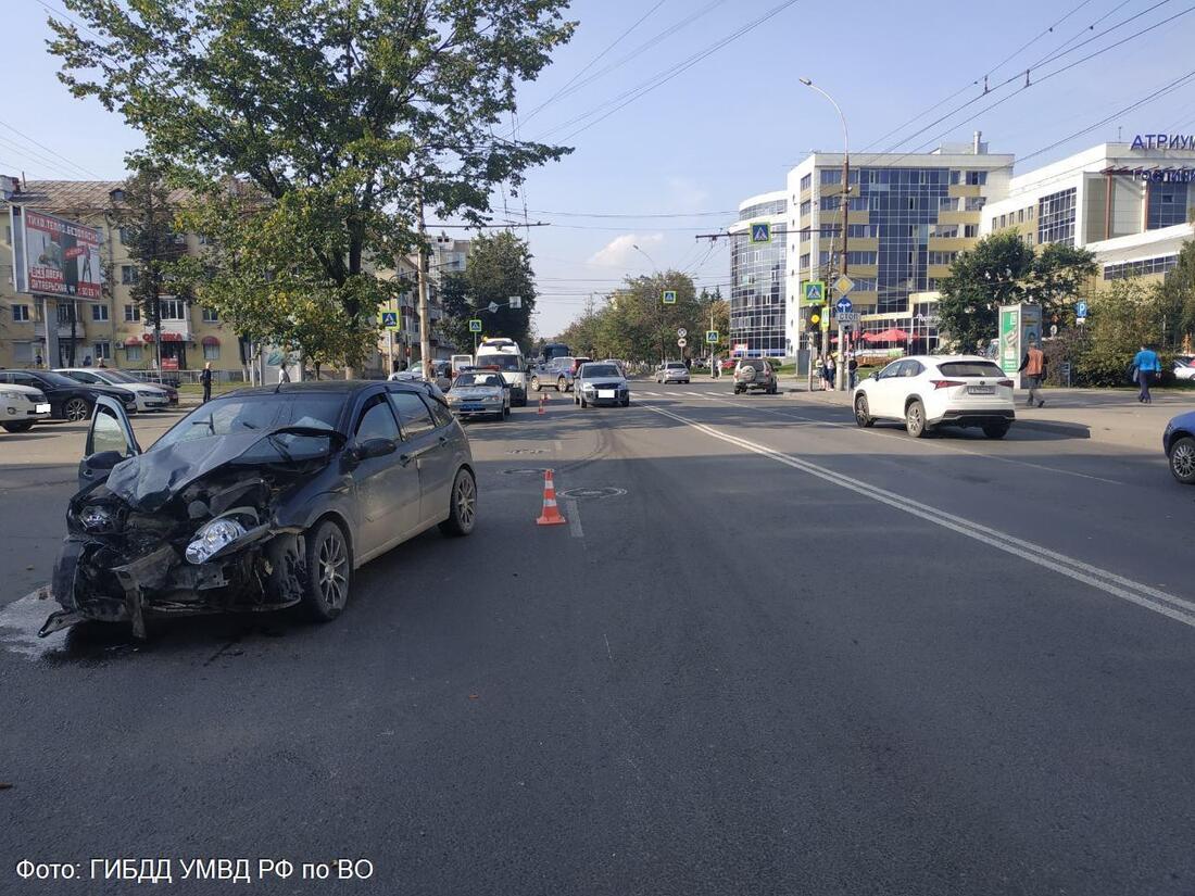 51-летняя вологжанка получила травмы в ДТП из-за торопливого водителя