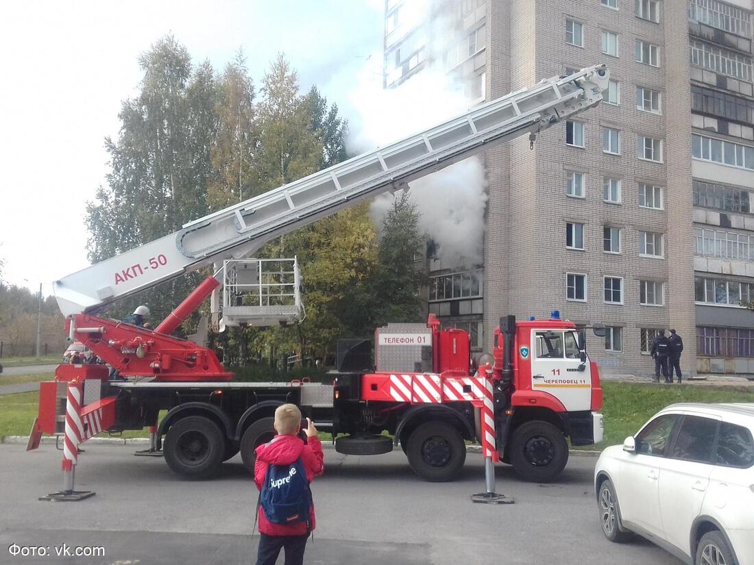Пожар на балконе: восемь человек эвакуировано из череповецкой многоэтажки