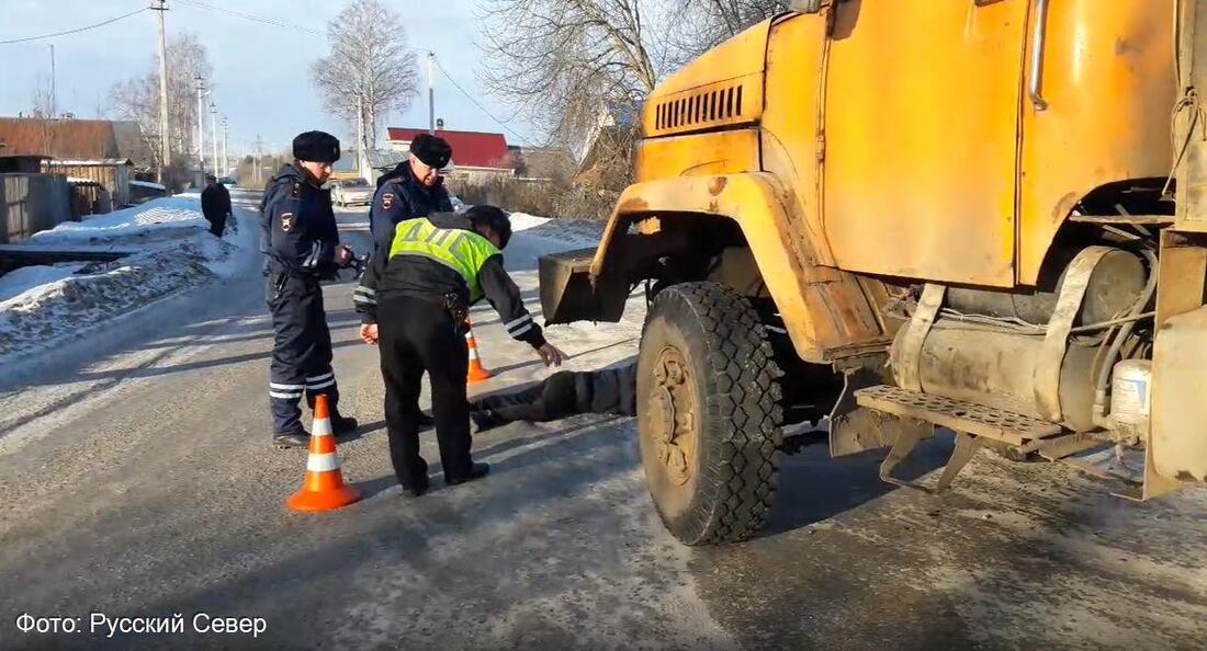 Грузовик насмерть сбил жителя Великоустюгского района