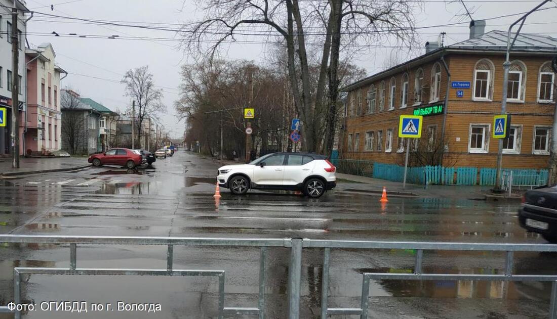 В Вологде иномарка сбила велосипедиста