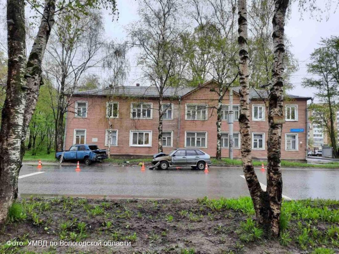 25-летний вологжанин пострадал в результате аварии с припаркованным автомобилем