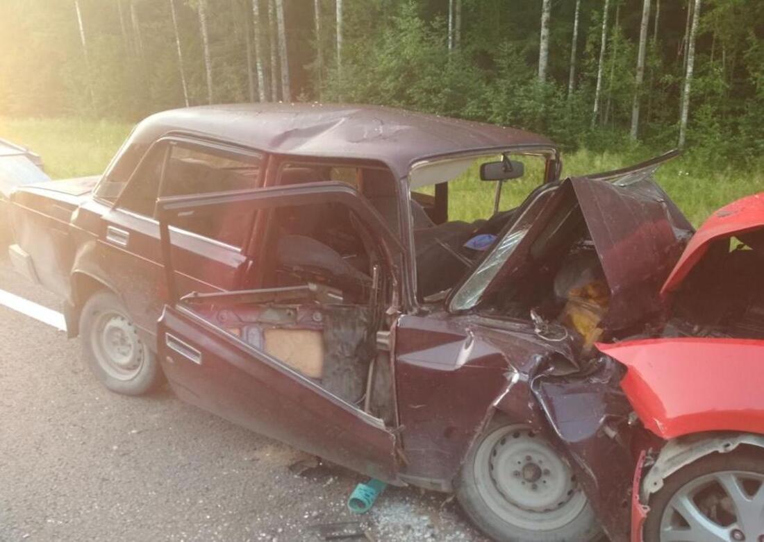 Один погибший и шестеро пострадавших – под Соколом произошла лобовая авария