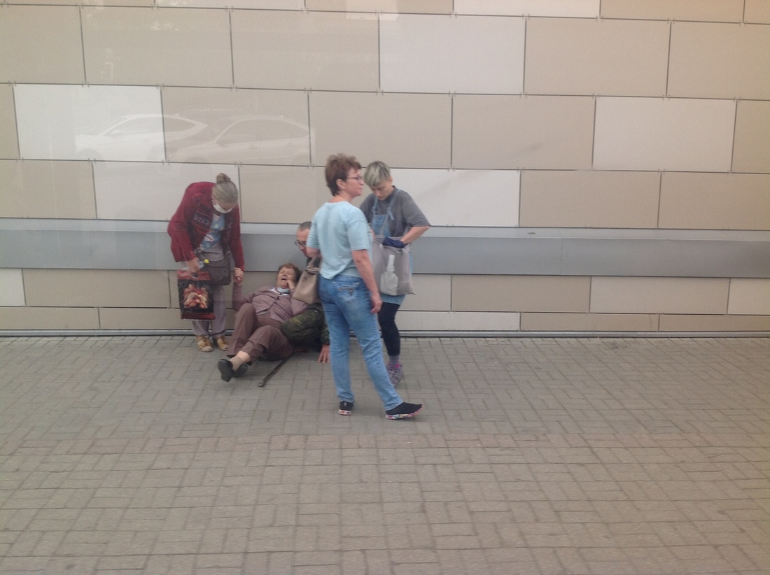 Вологжане возмущены состоянием остановки на автовокзале