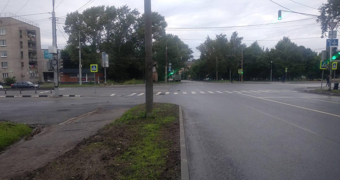 В Вологде иномарка столкнулась с грузовиком: есть пострадавшие