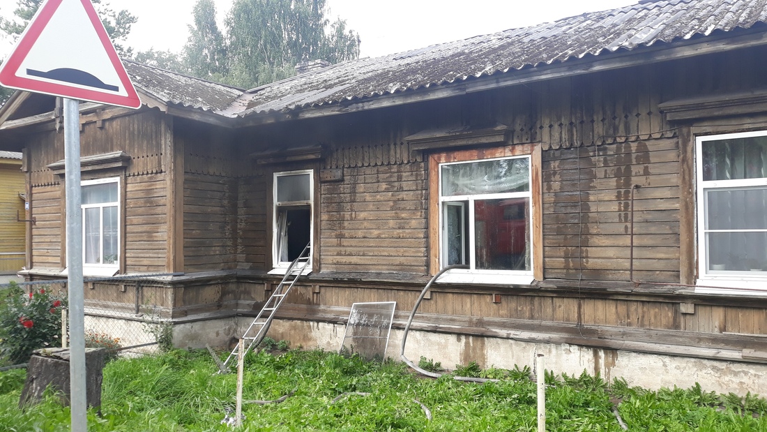Оставленный в розетке фен стал причиной пожара в Бабаево