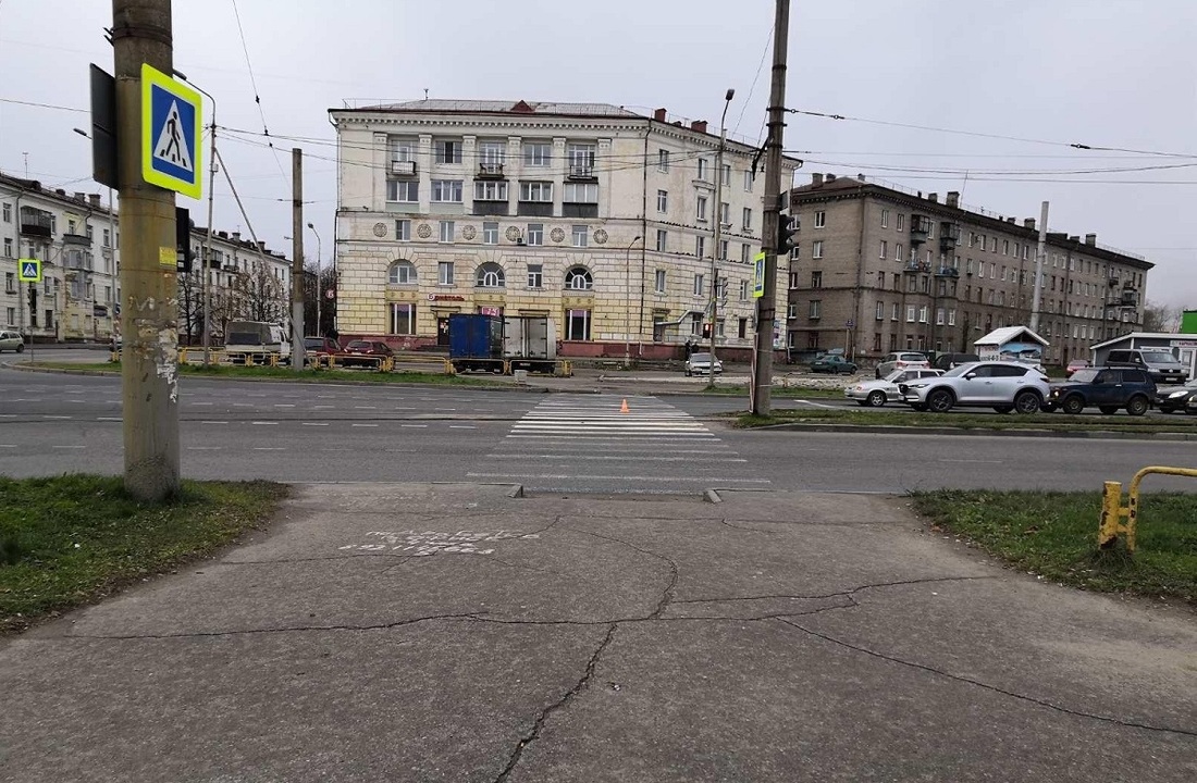 Пожилая женщина попала под колёса иномарки в Череповце