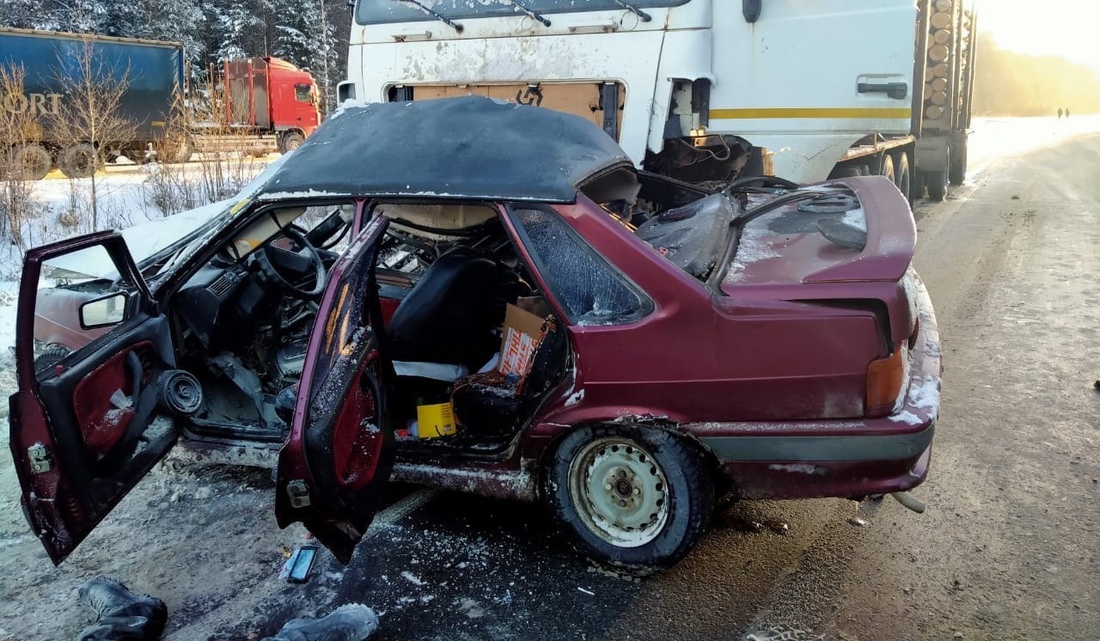 Молодой устюжанин погиб в жёсткой аварии с лесовозом