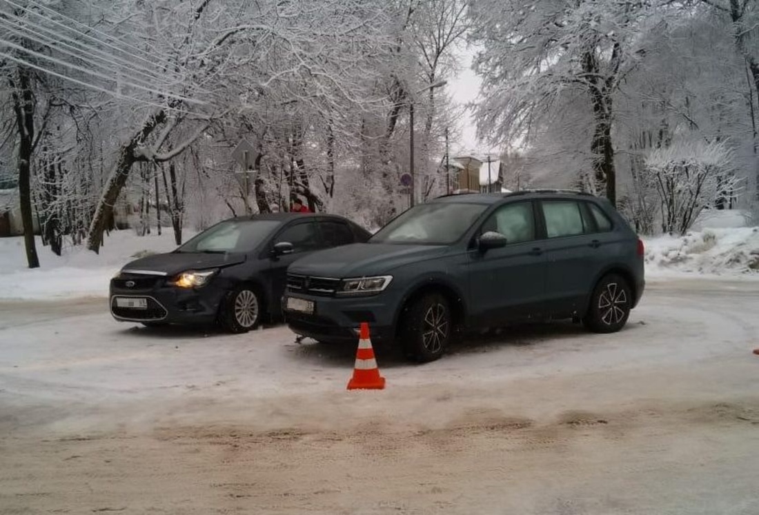 Двое детей получили травмы в результате столкновения иномарок в Устюжне