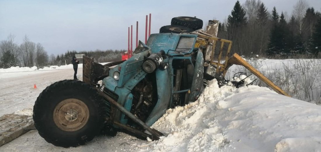 Два большегруза столкнулись под Никольском: есть пострадавшие 