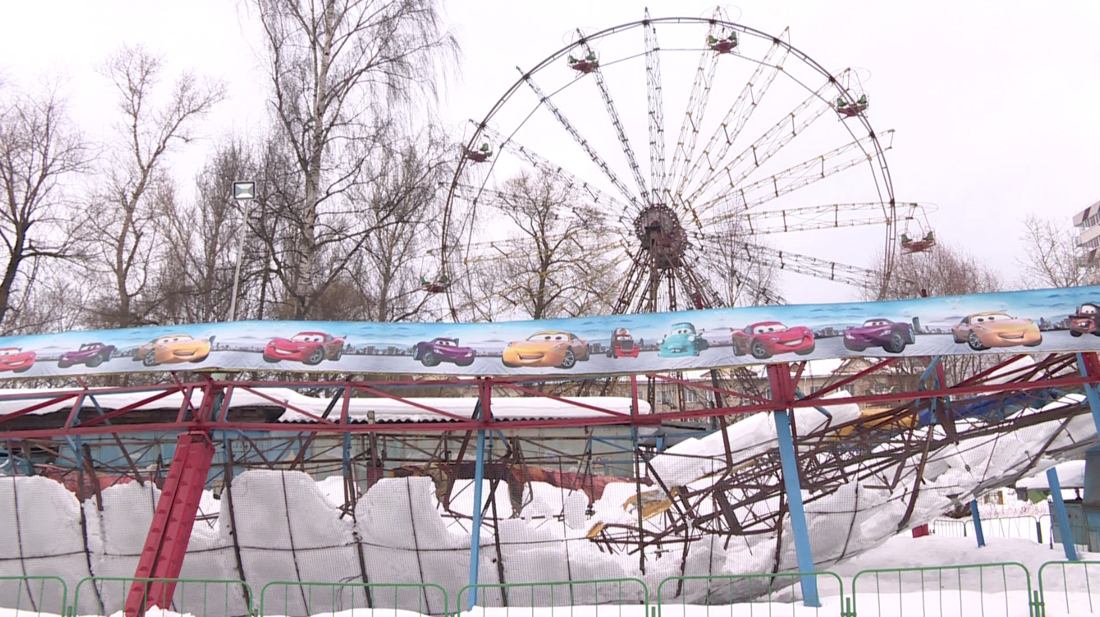 В вологодском Парке Ветеранов обрушилась крыша аттракциона «Автодром» 