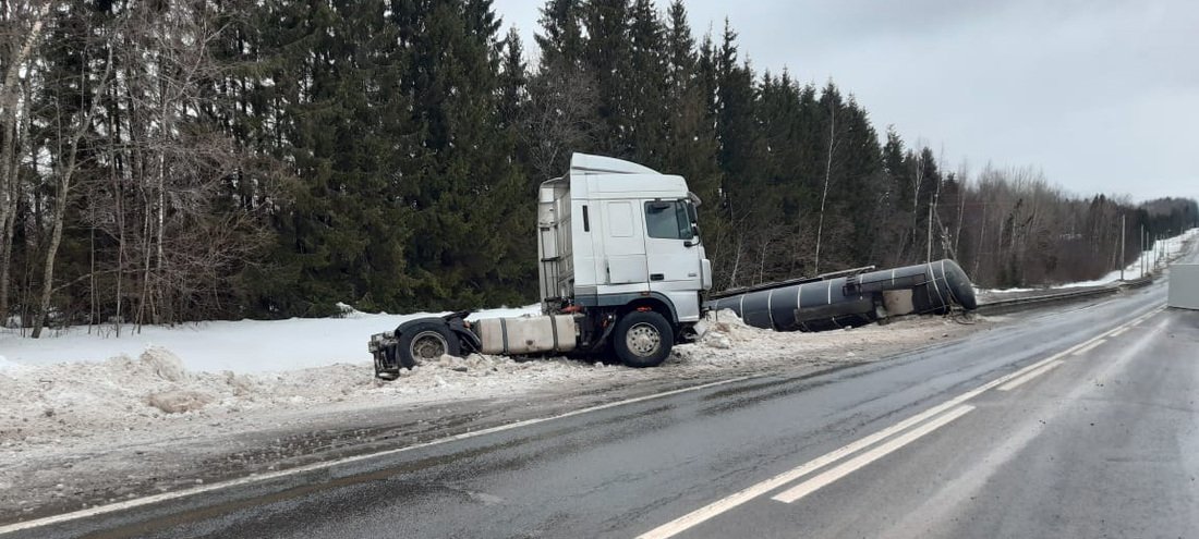 Две серьёзные аварии с большегрузами произошли в Грязовецком районе