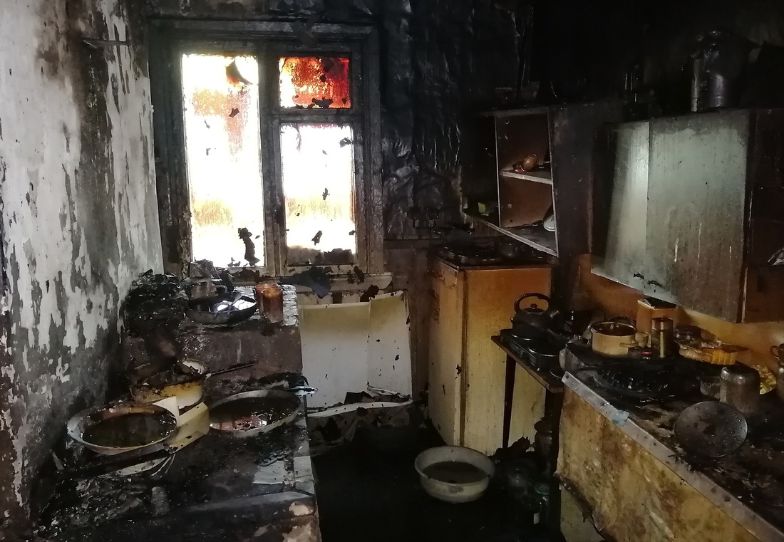 Двое мужчин погибли при пожаре в Вашкинском районе