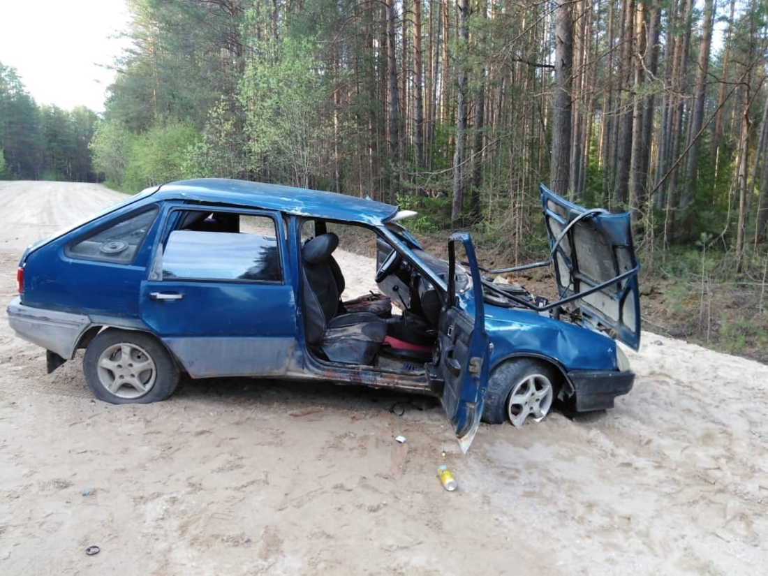 Отечественный автомобиль опрокинулся на трассе в Верховажском районе