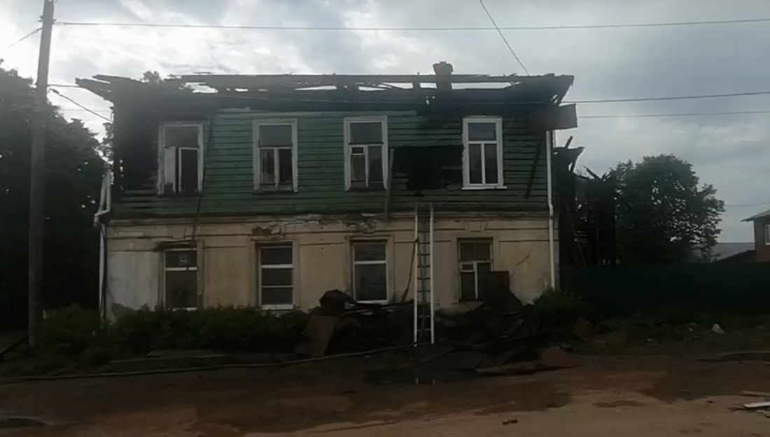 Центр социальных выплат сгорел в Устюжне