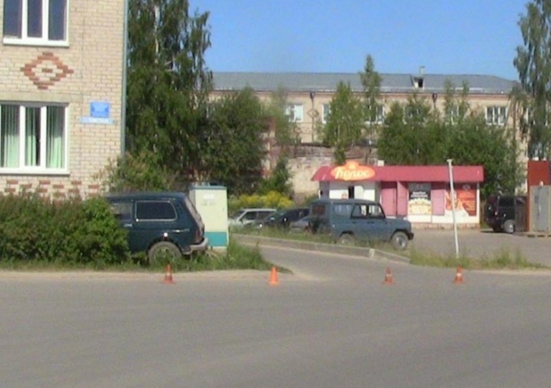 Внедорожник сбил пенсионерку в центре Устья-Кубенского