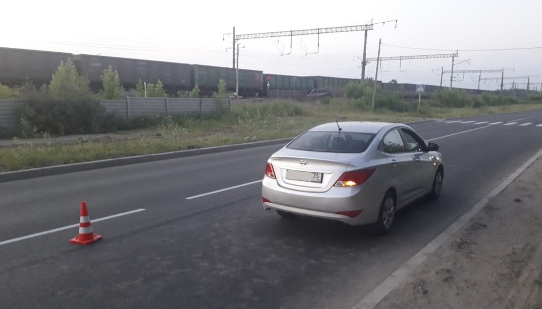 Молодая череповчанка выпала на полном ходу из иномарки