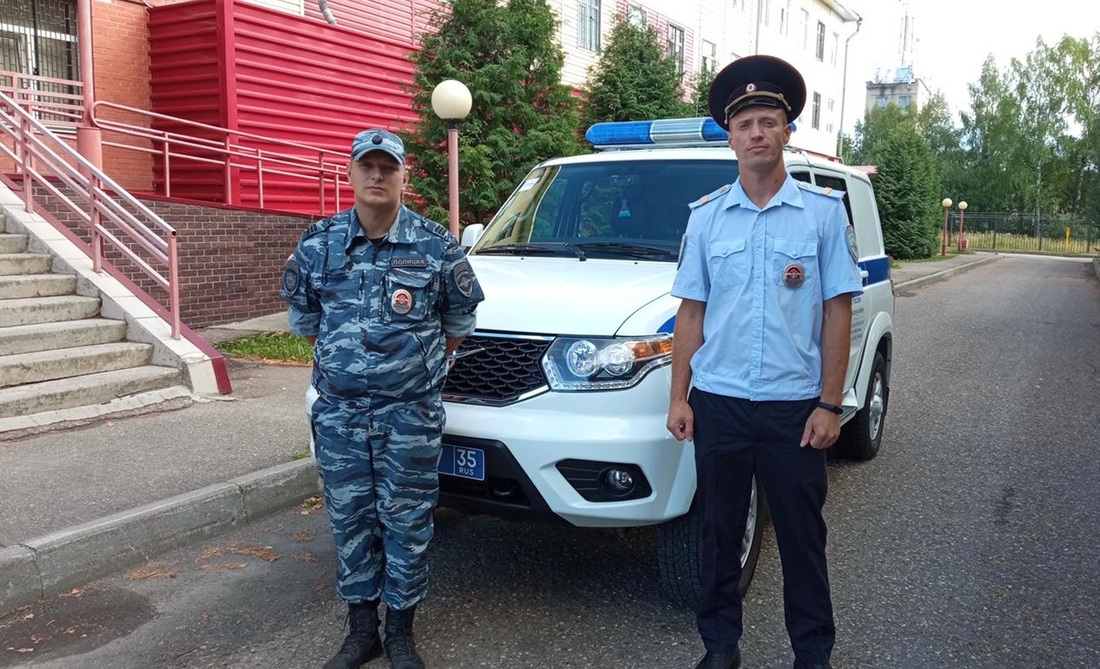 Полицейские спасли женщину из горящего дома в Шексне