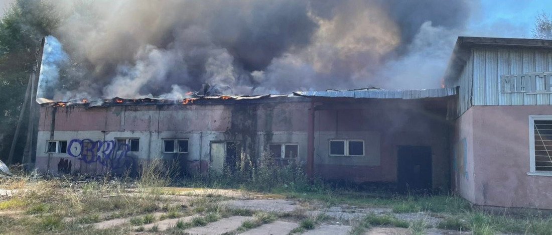 Крупный пожар в здании пекарни произошёл в Устюженском районе